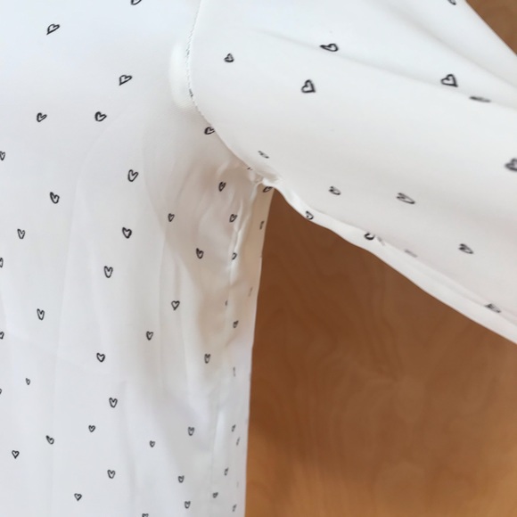 Collarless Blouse with Hearts - Picture 5 of 5